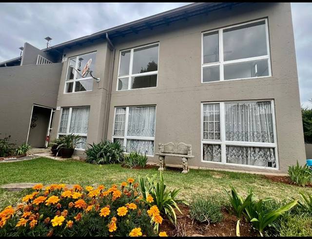 3 BEDROOM TOWNHOUSE FOR SALE IN SOUTH CREST
